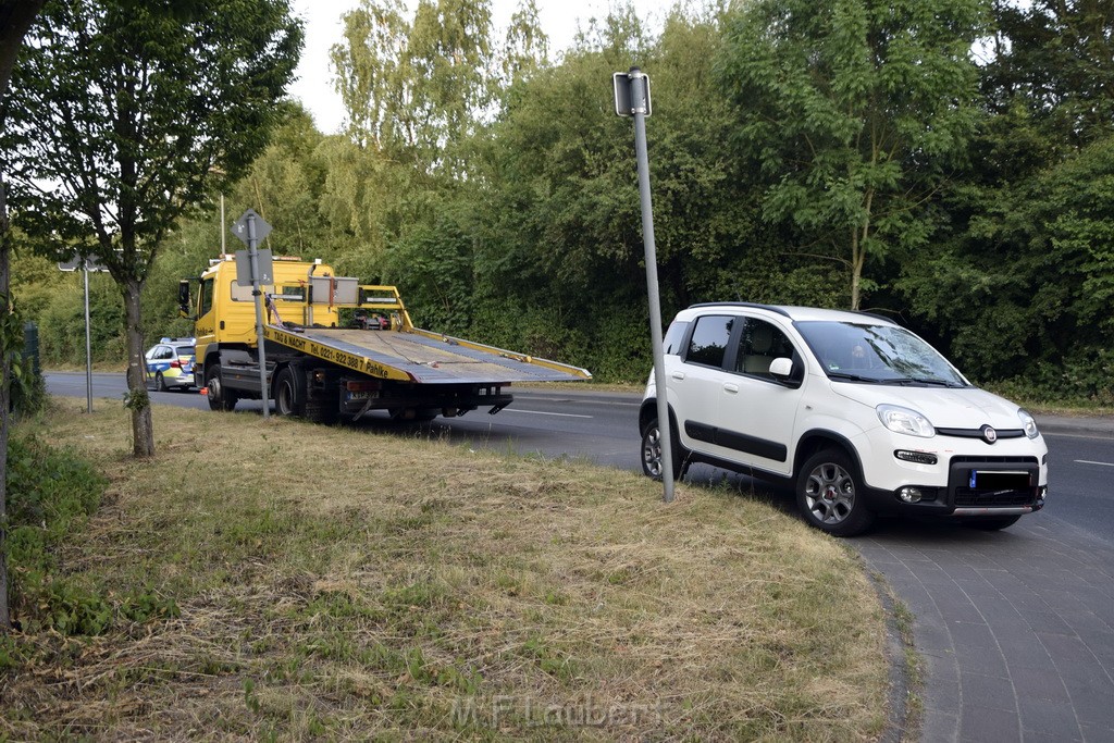 VU PKW Rad Koeln Porz Gremberghoven Alter Deutzer Postweg Josef Lindner Weg P35.JPG - Miklos Laubert